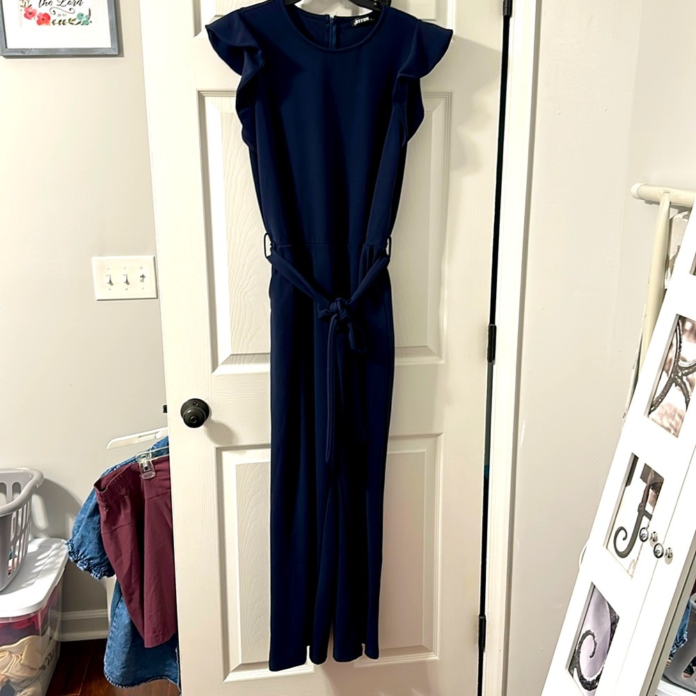 Navy blue ruffle sleeve jumper pant suit! With belt. Worn once size large.